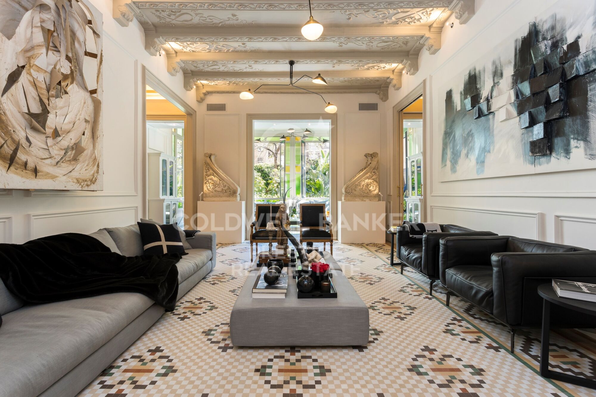 Majestuoso piso en finca regia con terraza en venta en Barcelona