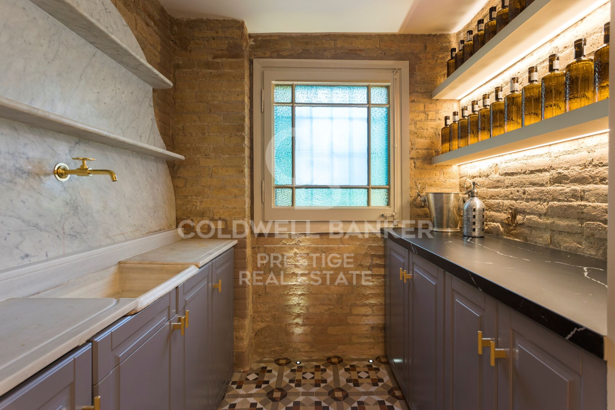 Majestuoso piso en finca regia con terraza en venta en Barcelona