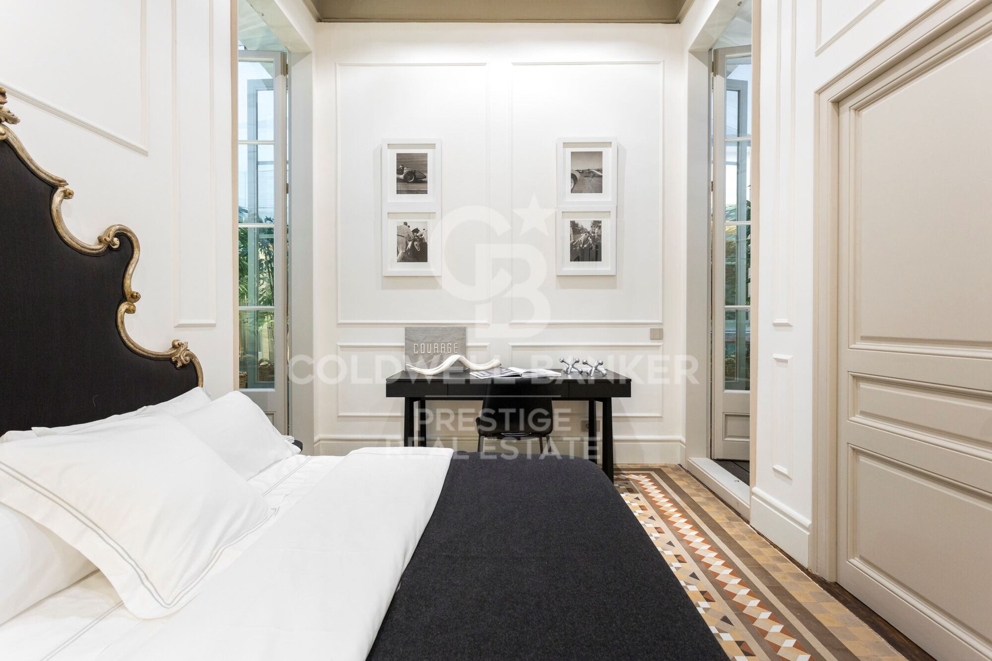 Majestuoso piso en finca regia con terraza en venta en Barcelona