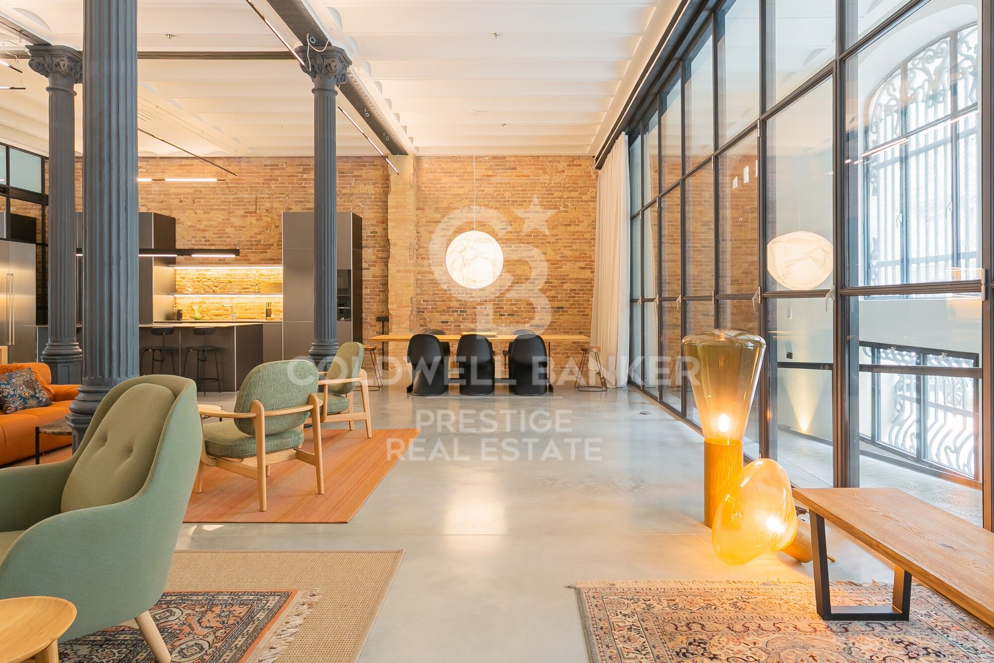 Design loft for rent with terrace in the modernist building Casa Burés