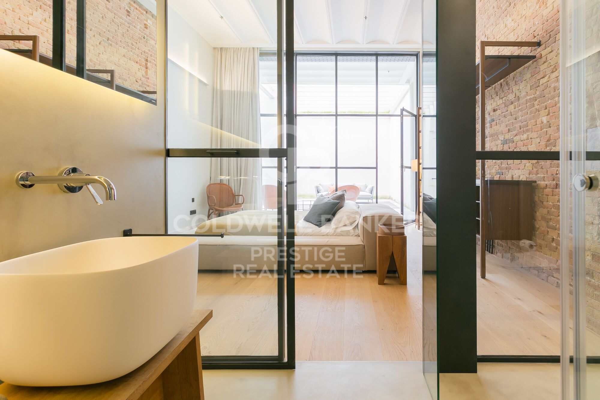 Design loft for rent with terrace in the modernist building Casa Burés