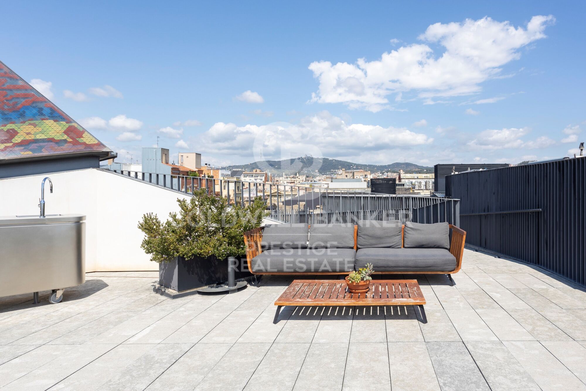 Design loft for rent with terrace in the modernist building Casa Burés