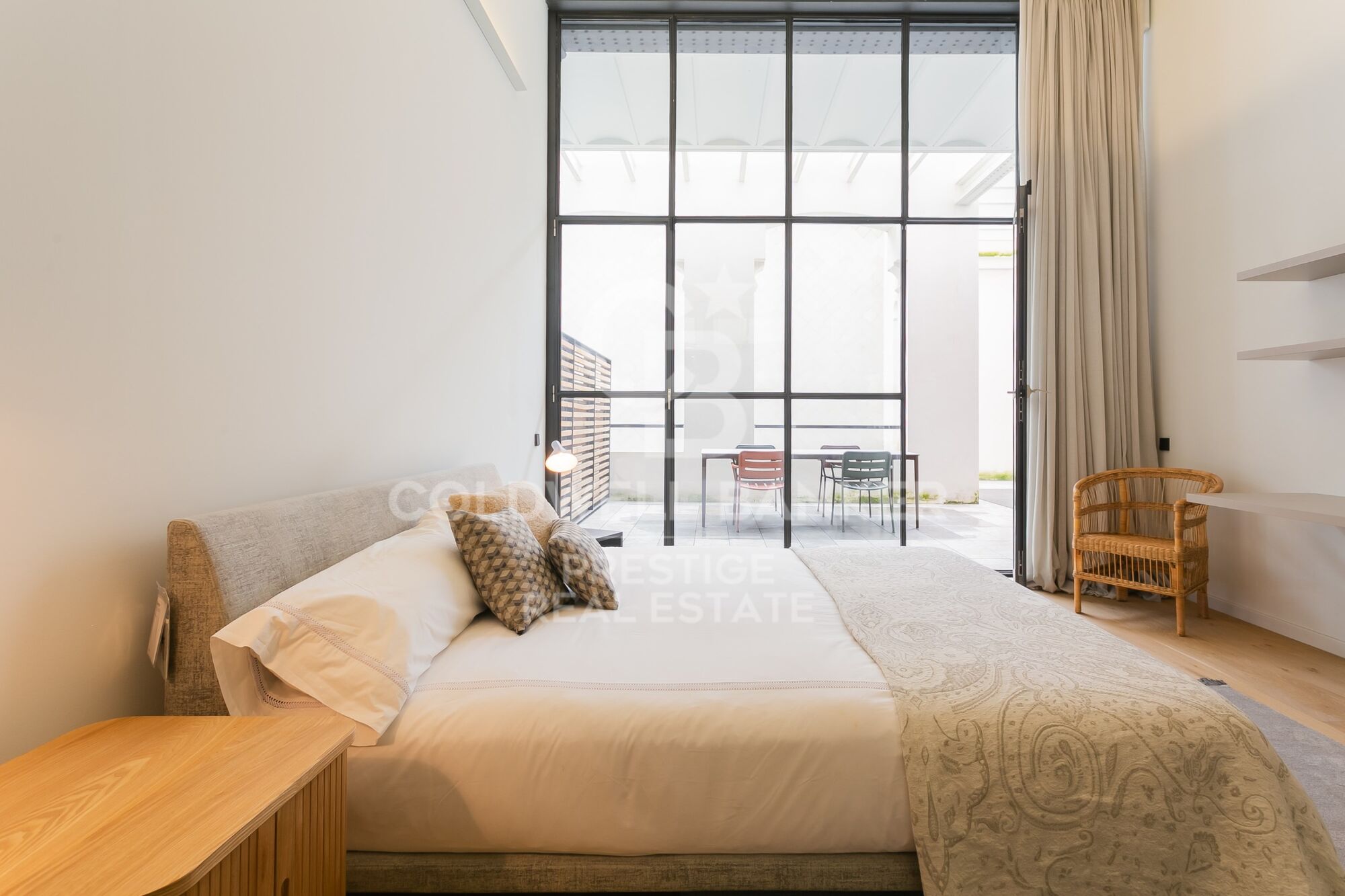 Design loft for rent with terrace in the modernist building Casa Burés