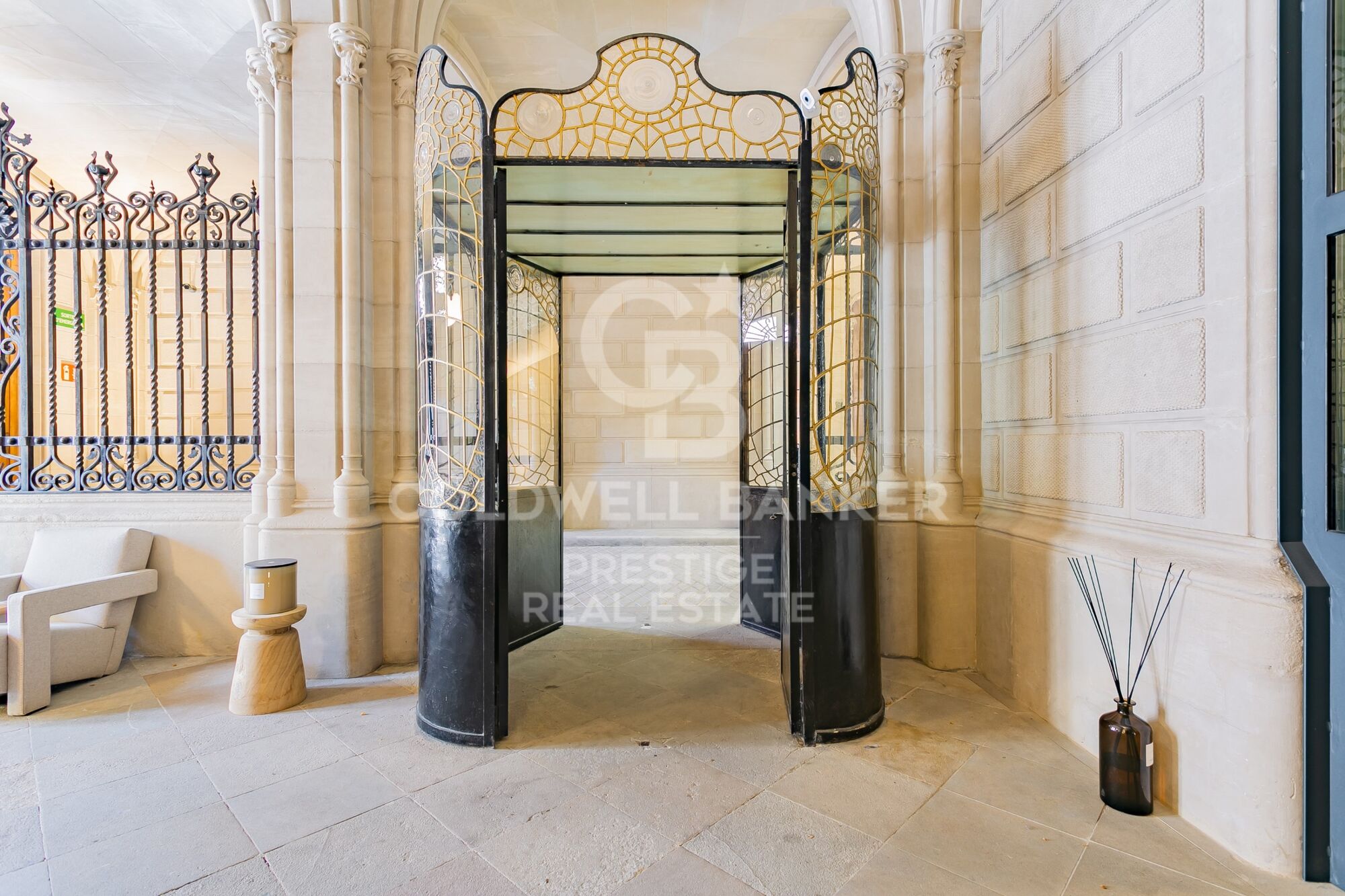 Design loft for rent with terrace in the modernist building Casa Burés