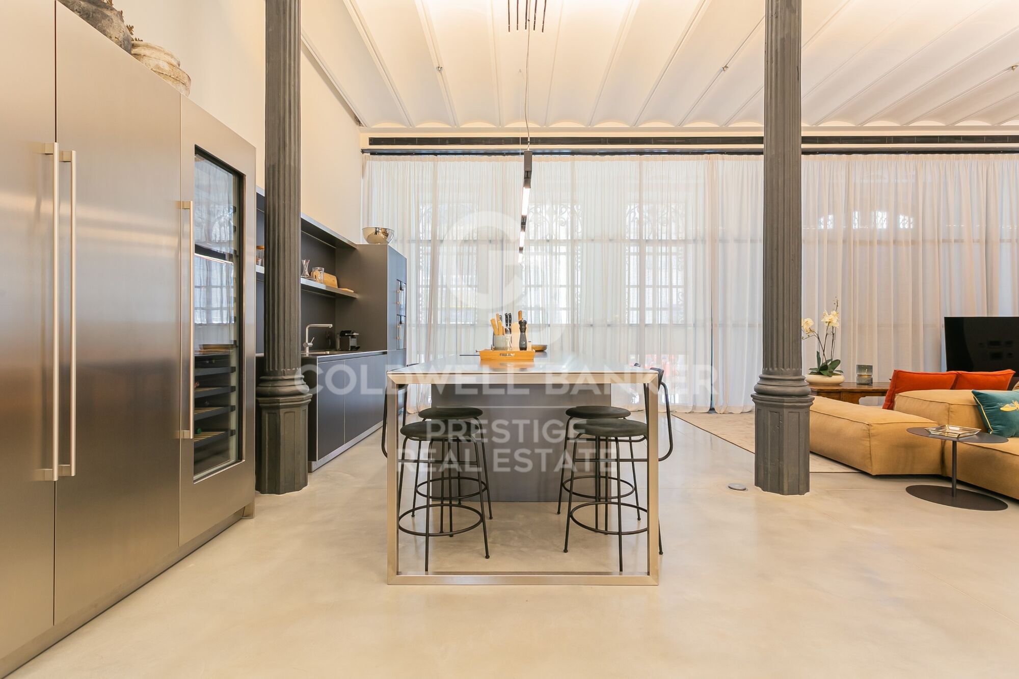 En alquiler loft de diseño con terraza privada en el edificio modernista Casa Burés