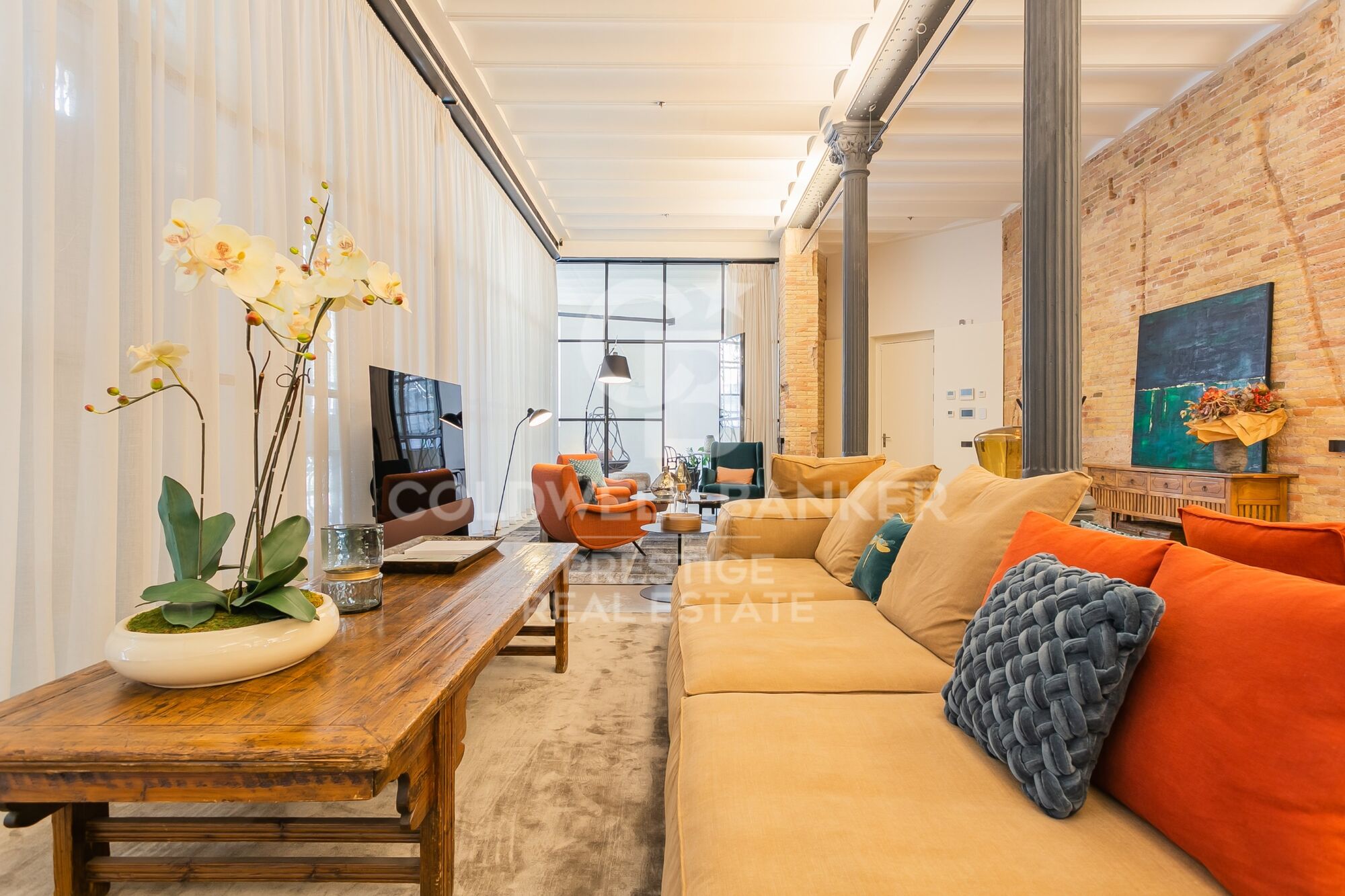 En alquiler loft de diseño con terraza privada en el edificio modernista Casa Burés