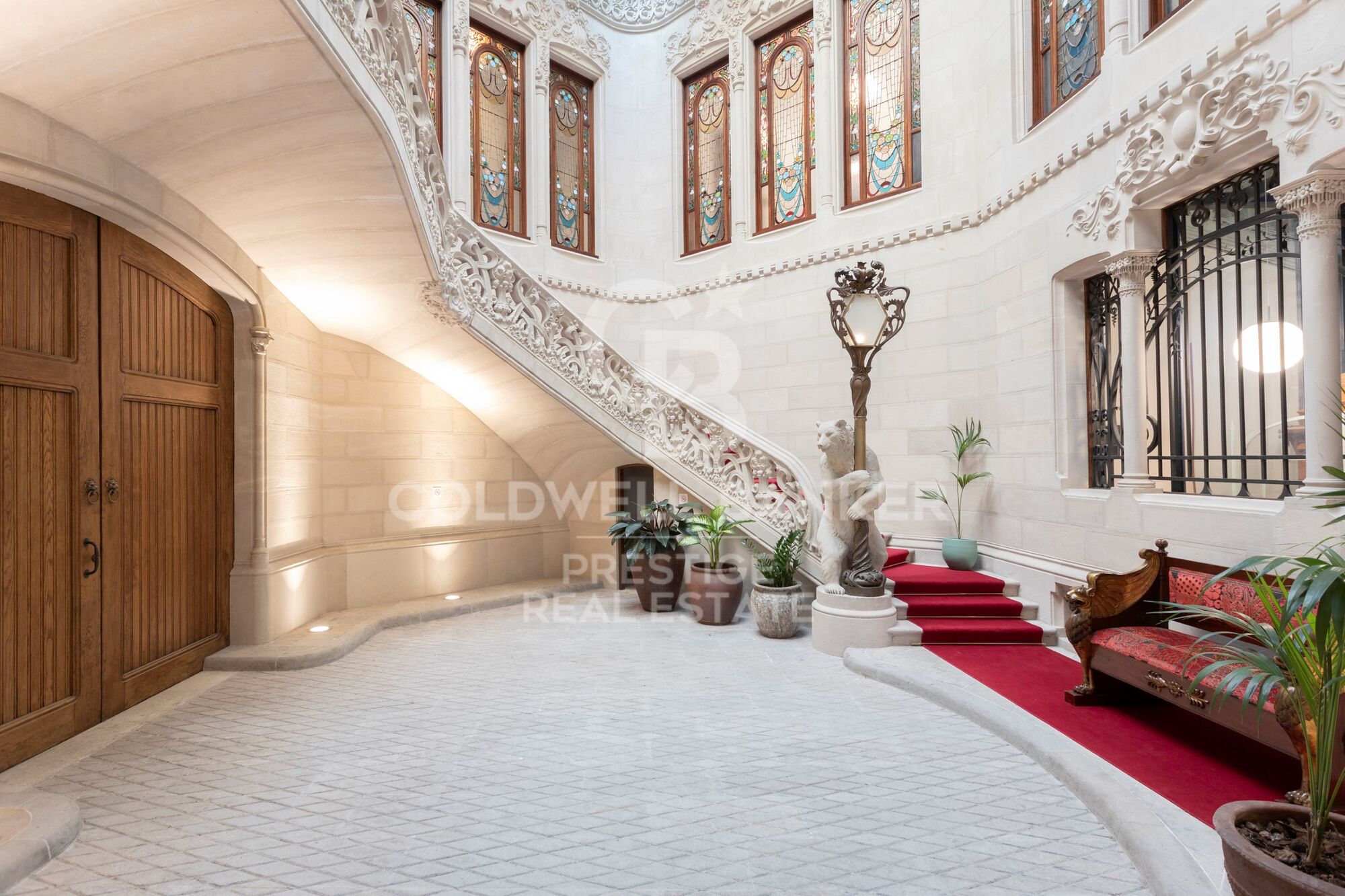 En alquiler loft de diseño con terraza privada en el edificio modernista Casa Burés