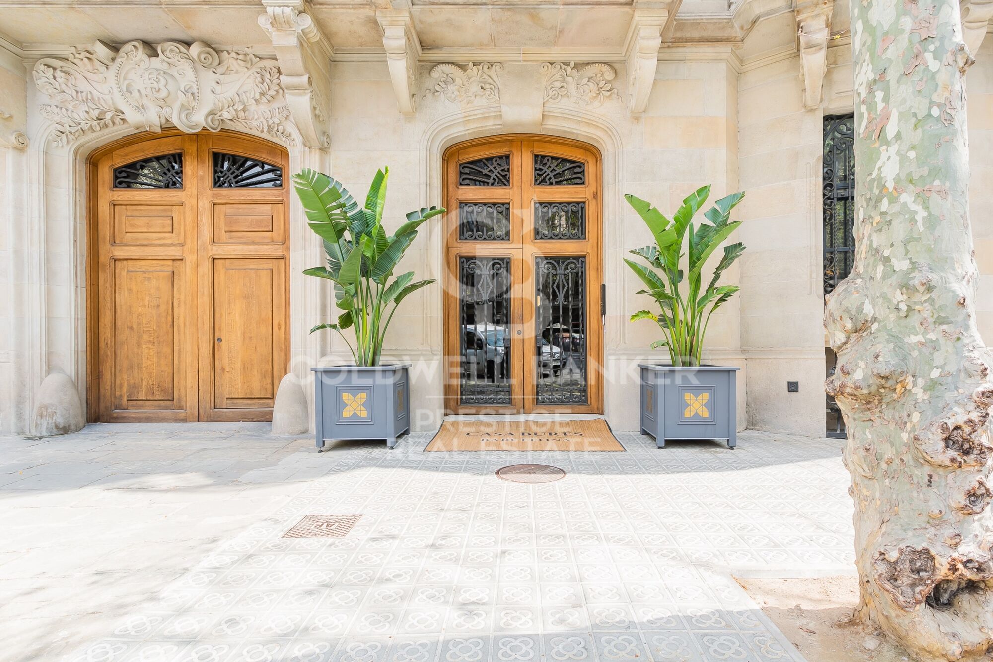 En alquiler loft de diseño con terraza privada en el edificio modernista Casa Burés