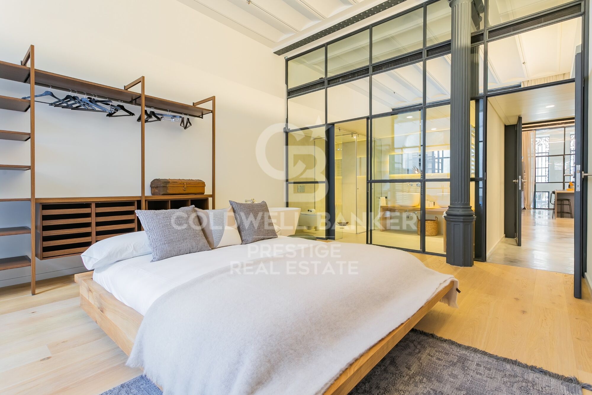 Design loft for rent with private terrace in the modernist building Casa Burés