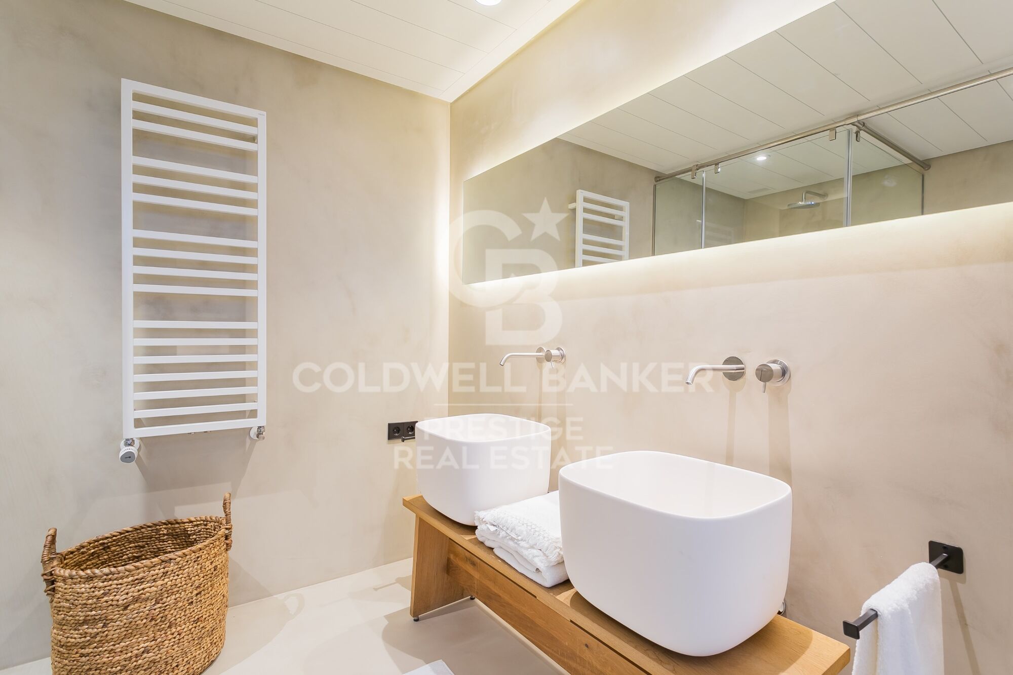 Design loft for rent with private terrace in the modernist building Casa Burés