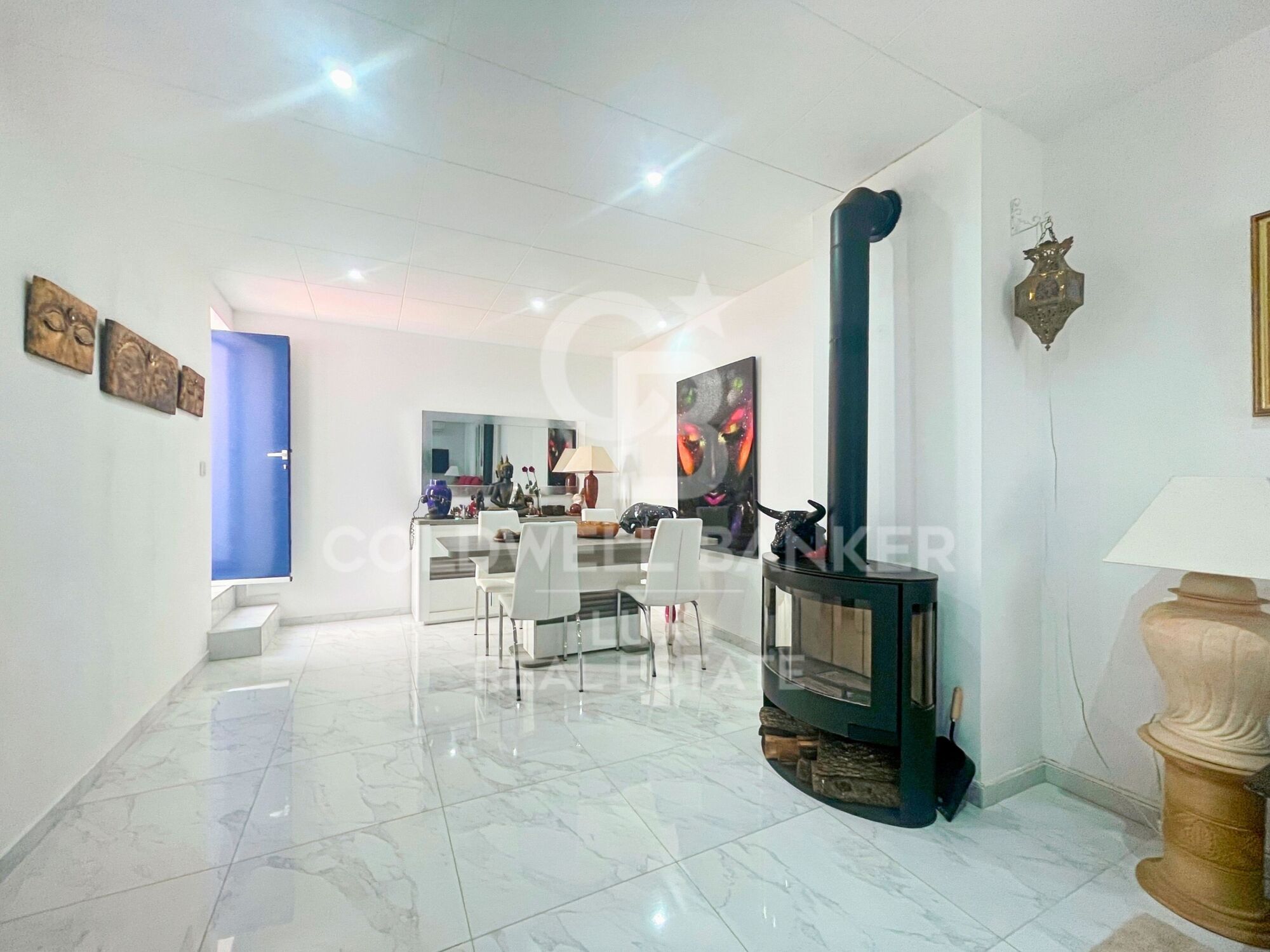 Building with restaurant and flat with terrace for sale in Roses