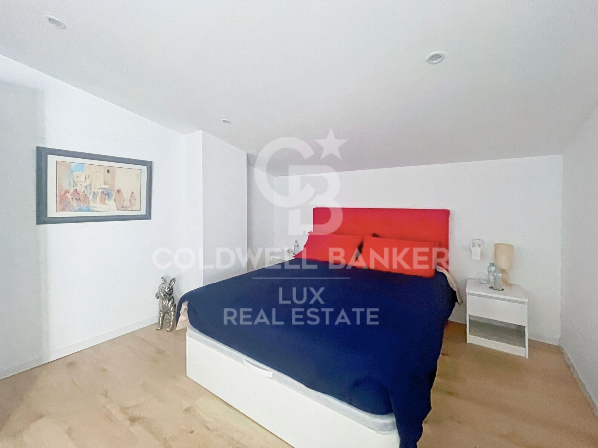 Building with restaurant and flat with terrace for sale in Roses