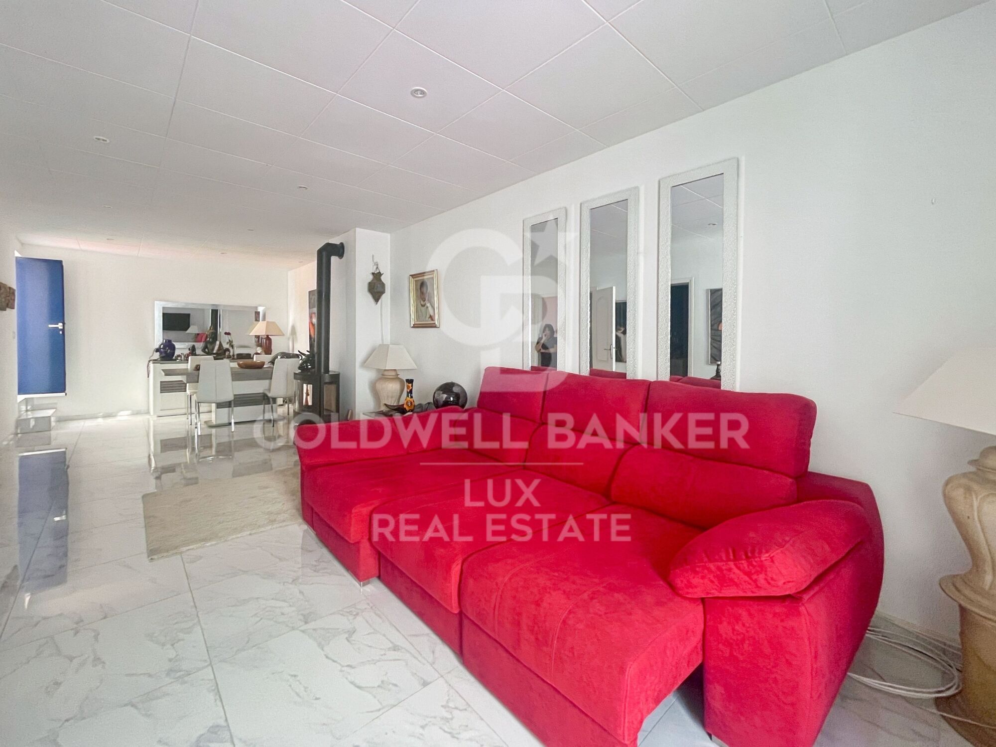 Building with restaurant and flat with terrace for sale in Roses