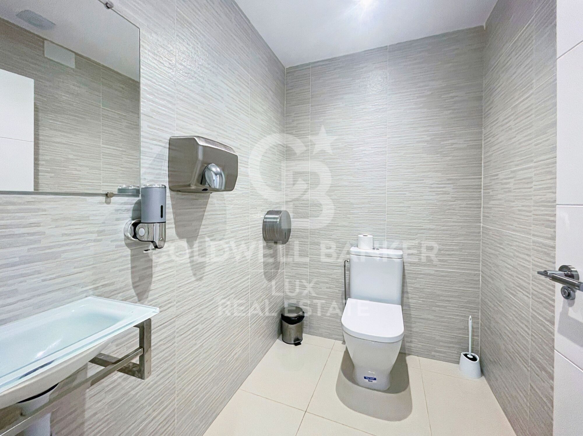 Building with restaurant and flat with terrace for sale in Roses