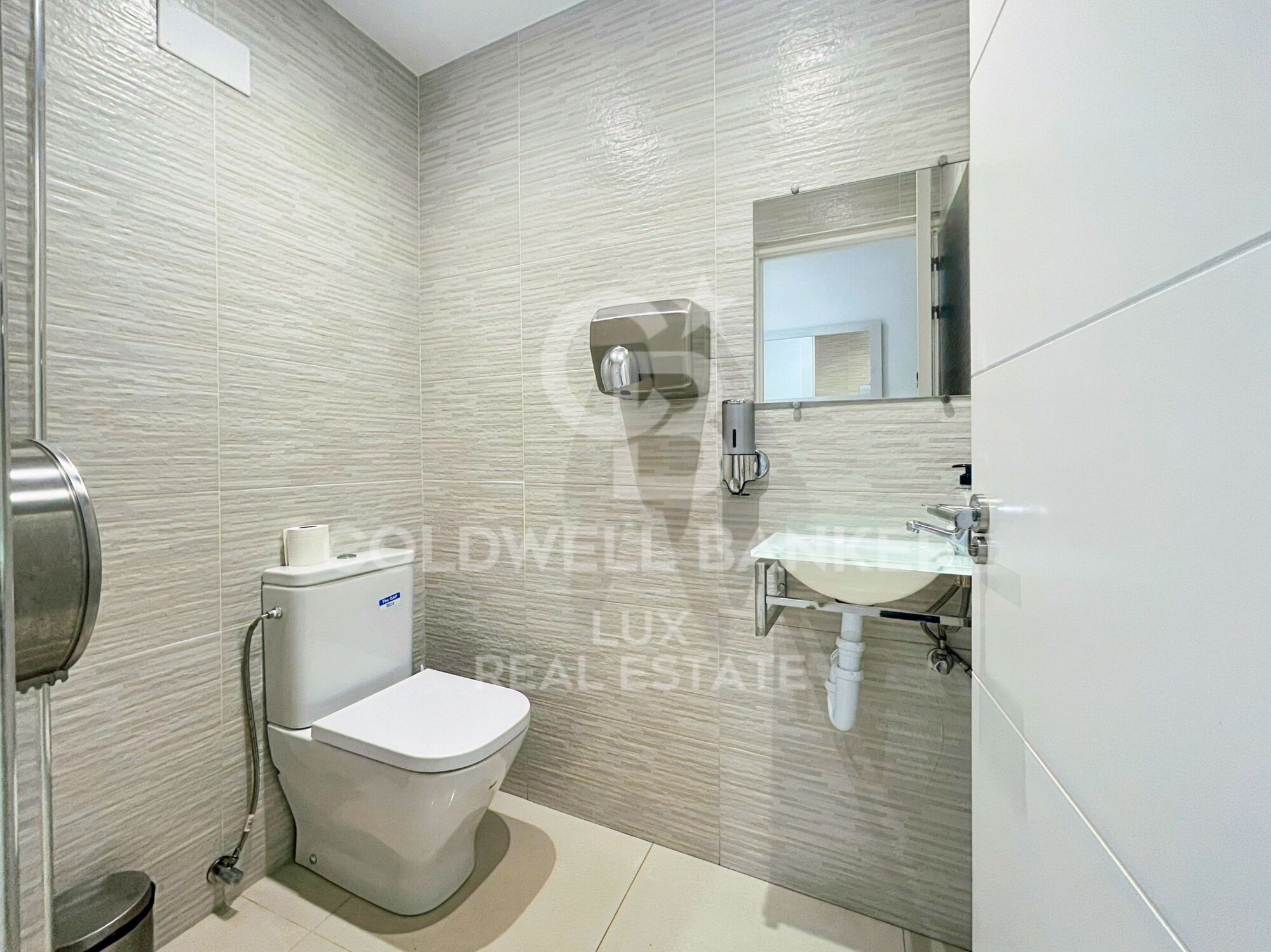 Building with restaurant and flat with terrace for sale in Roses