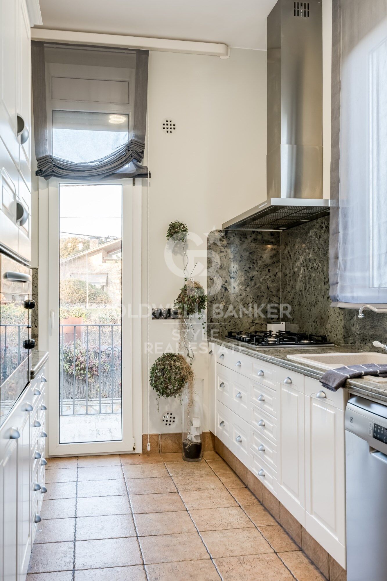 Elegance and exclusivity a step away from the center