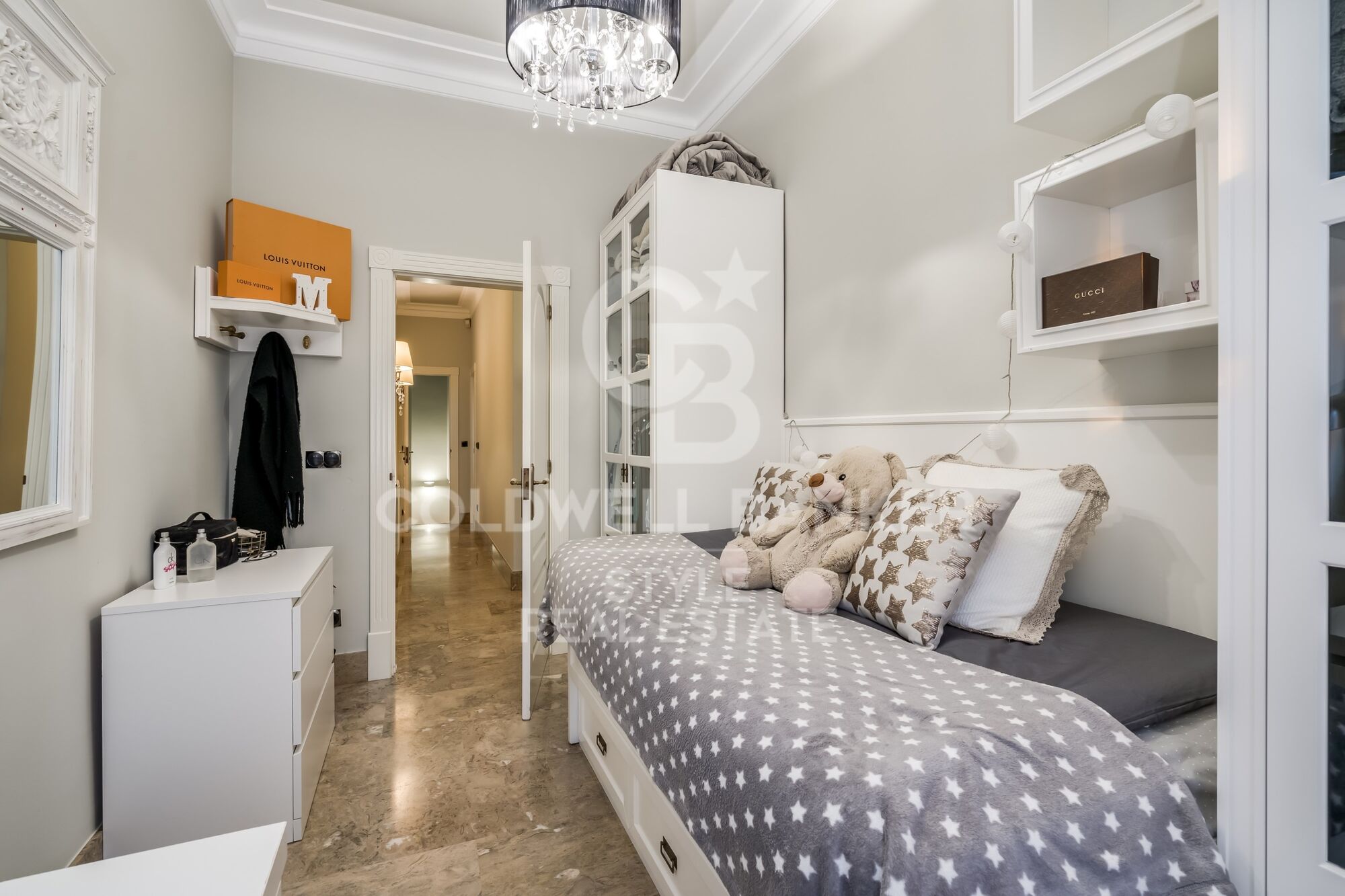 Elegance and exclusivity a step away from the center