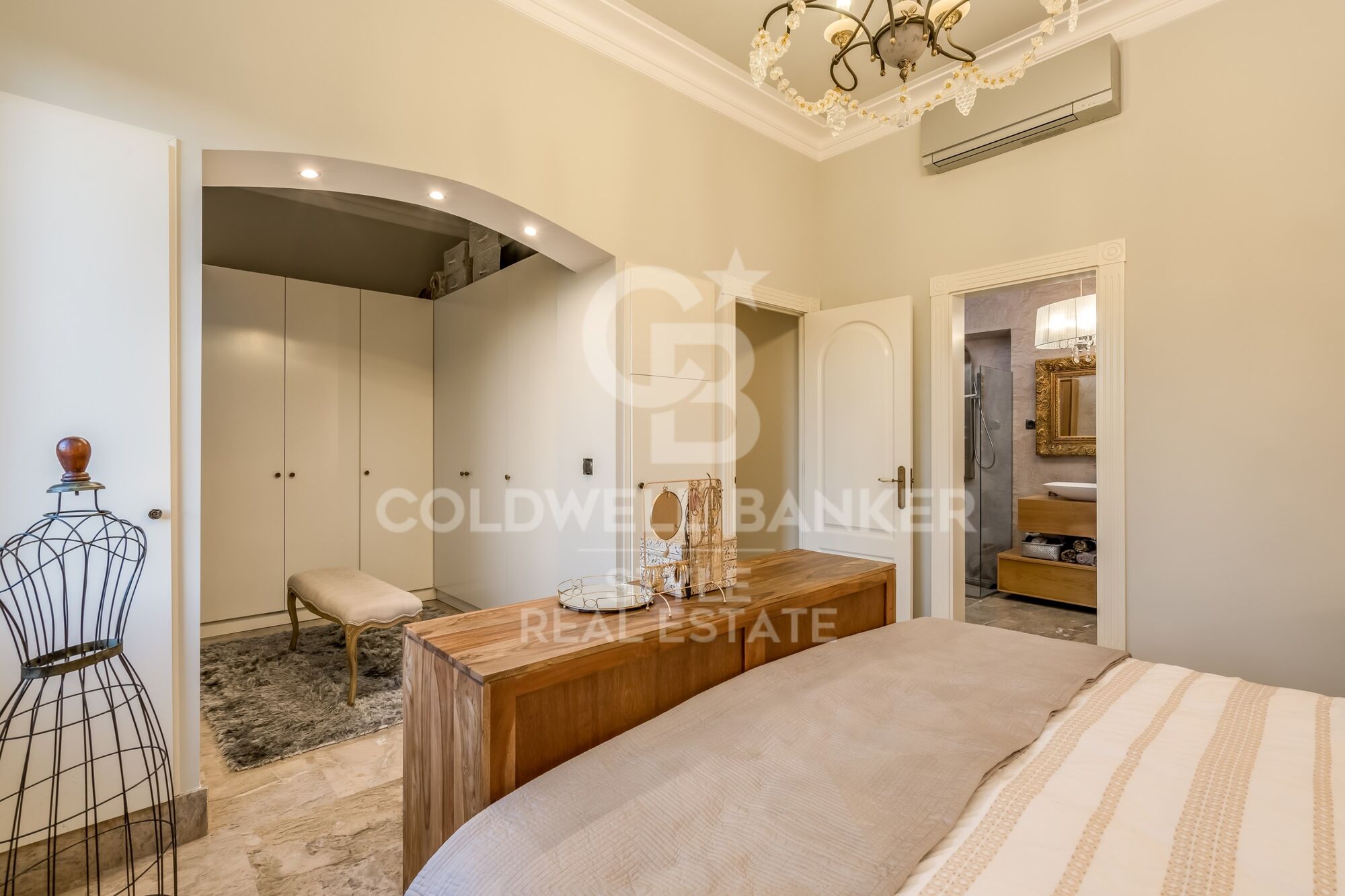 Elegance and exclusivity a step away from the center