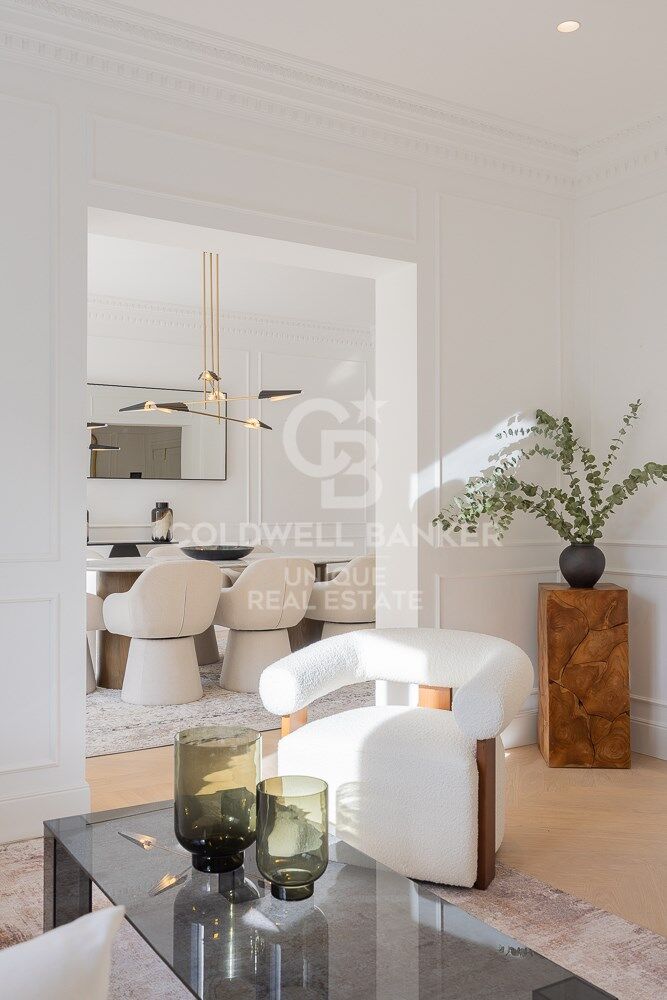 Renovated flat for sale with terrace in Barrio de Salamanca