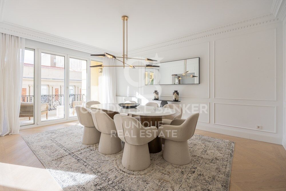 Renovated flat for sale with terrace in Barrio de Salamanca