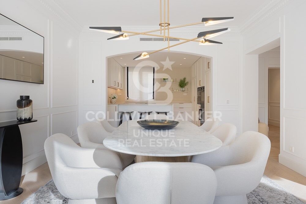 Renovated flat for sale with terrace in Barrio de Salamanca