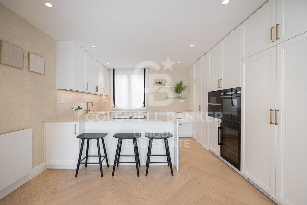 Renovated flat for sale with terrace in Barrio de Salamanca