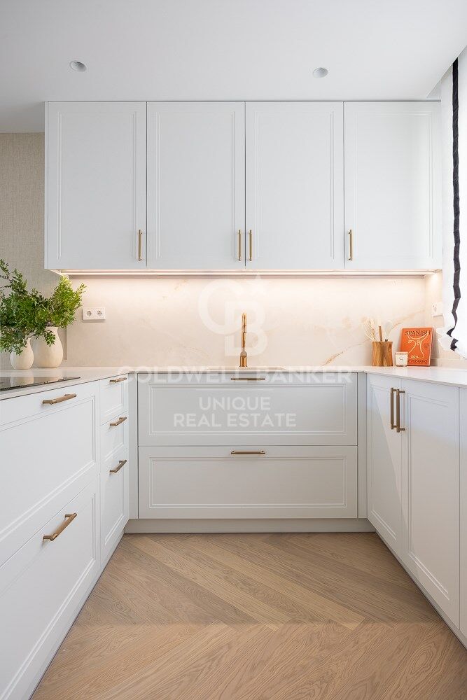 Renovated flat for sale with terrace in Barrio de Salamanca