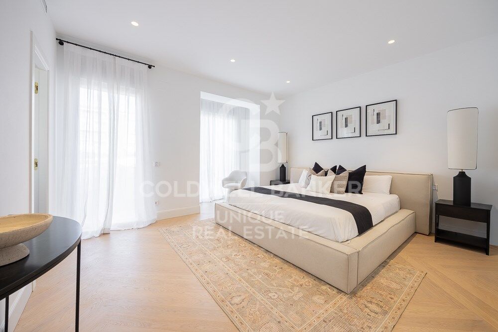 Renovated flat for sale with terrace in Barrio de Salamanca