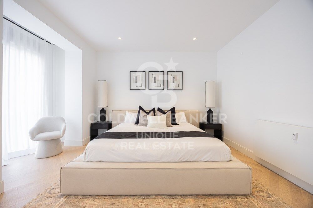 Renovated flat for sale with terrace in Barrio de Salamanca