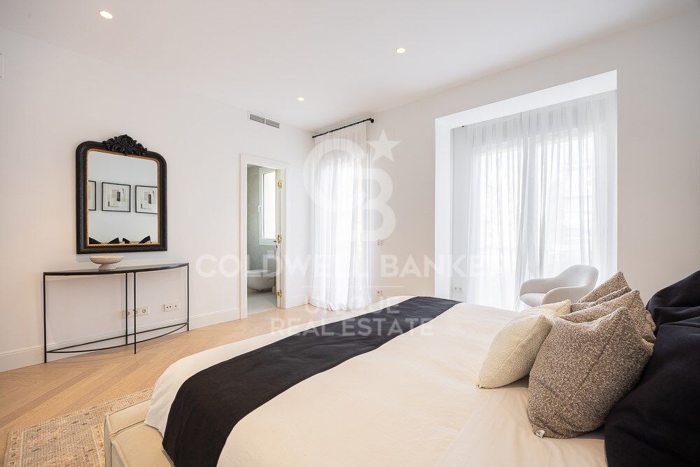 Renovated flat for sale with terrace in Barrio de Salamanca
