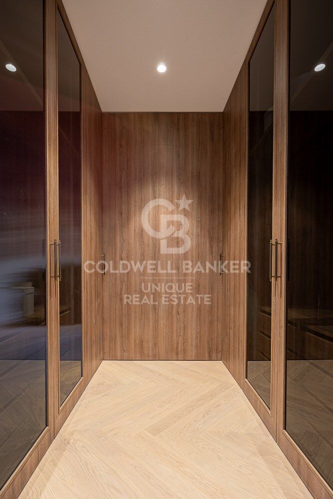 Renovated flat for sale with terrace in Barrio de Salamanca