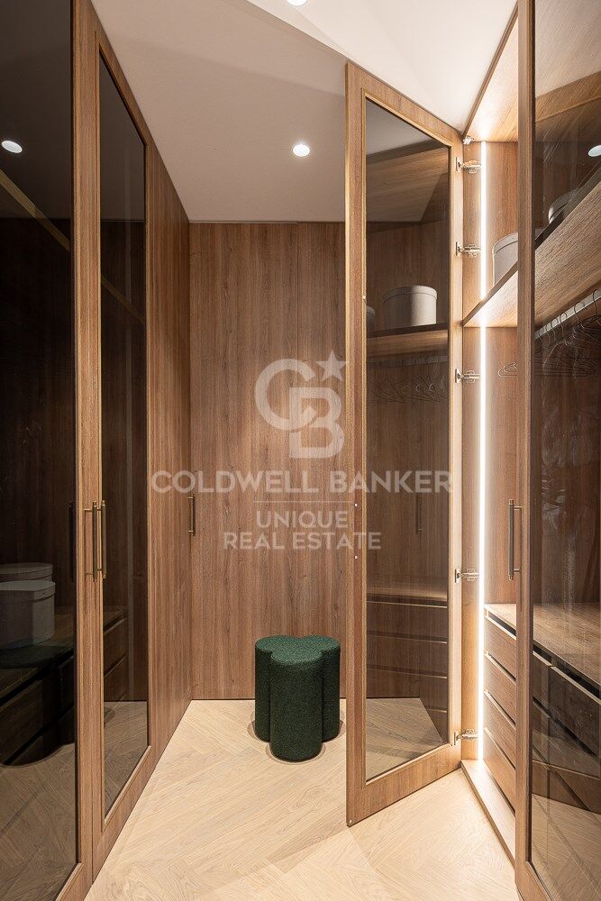 Renovated flat for sale with terrace in Barrio de Salamanca