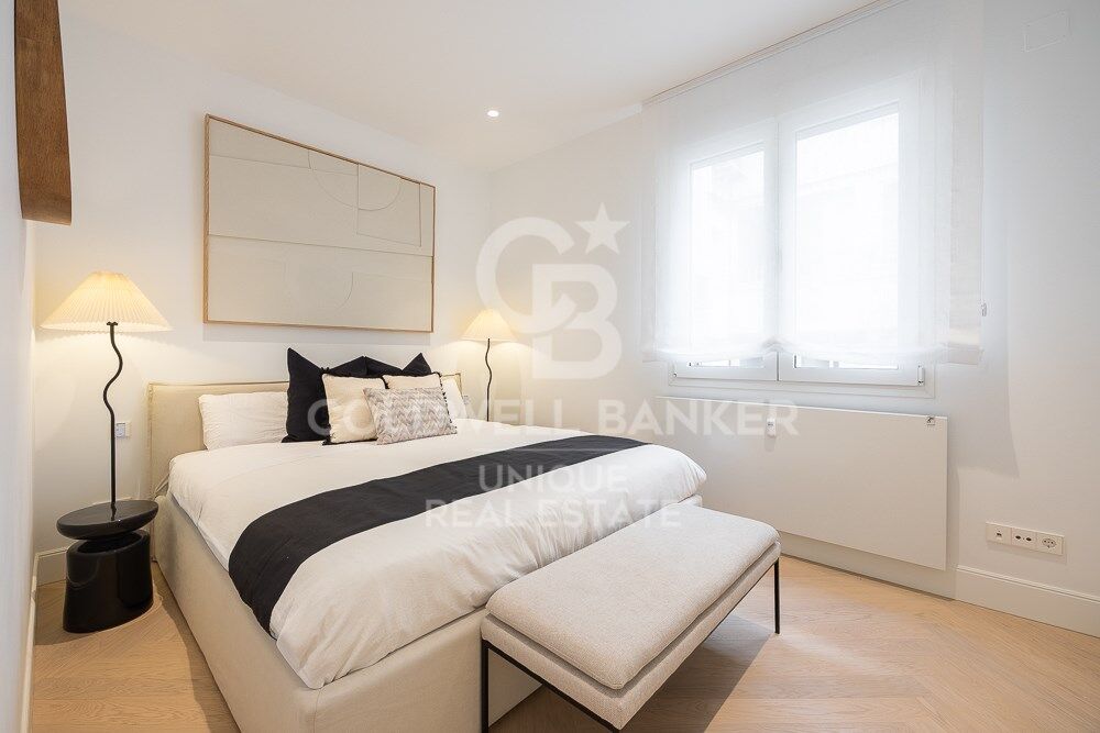 Renovated flat for sale with terrace in Barrio de Salamanca