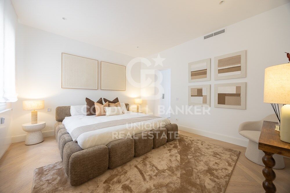 Renovated flat for sale with terrace in Barrio de Salamanca