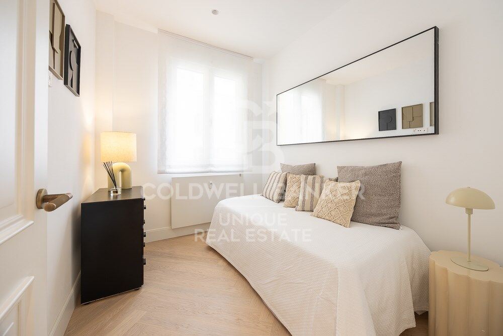 Renovated flat for sale with terrace in Barrio de Salamanca