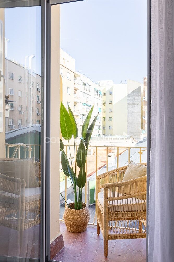 Renovated flat for sale with terrace in Barrio de Salamanca