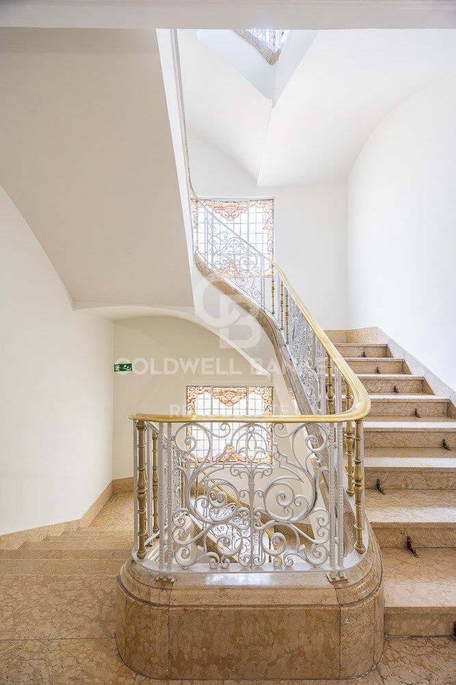 Renovated flat for sale with terrace in Barrio de Salamanca