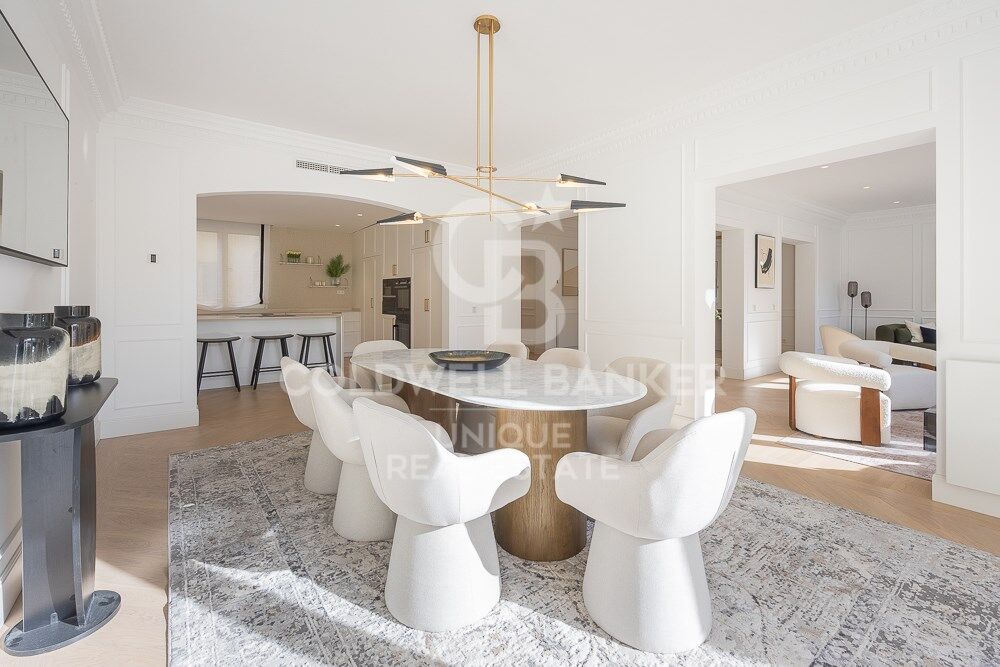 Renovated flat for sale with terrace in Barrio de Salamanca