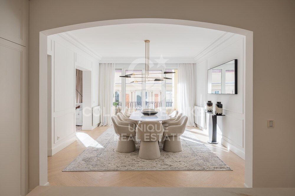 Renovated flat for sale with terrace in Barrio de Salamanca