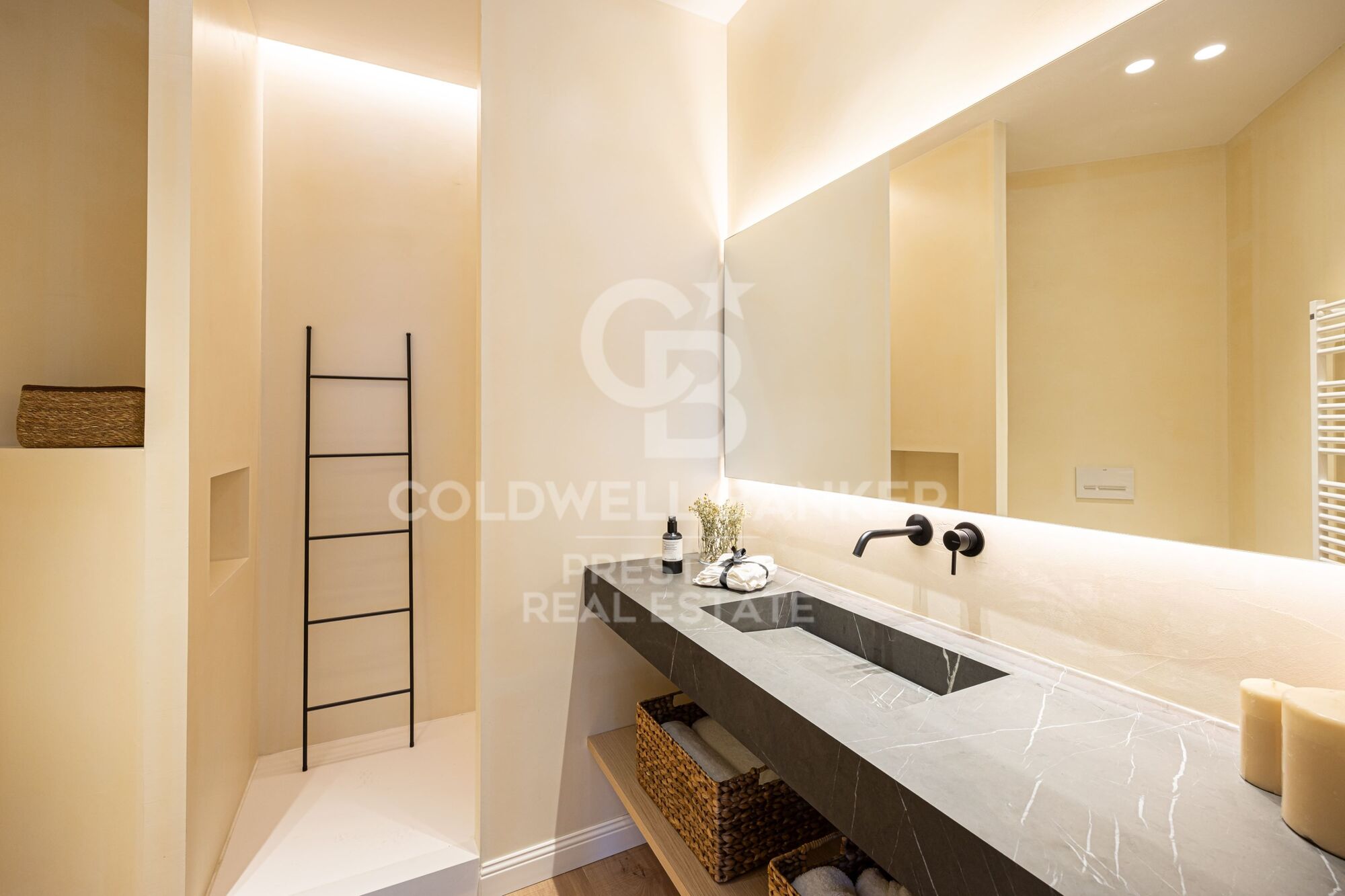 Magnificent renovated flat for sale in the Gothic Quarter