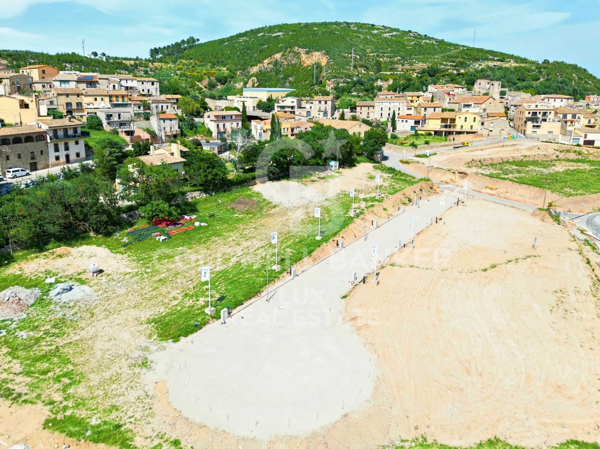 5 plots for the construction of 5 to 10 houses in Biure