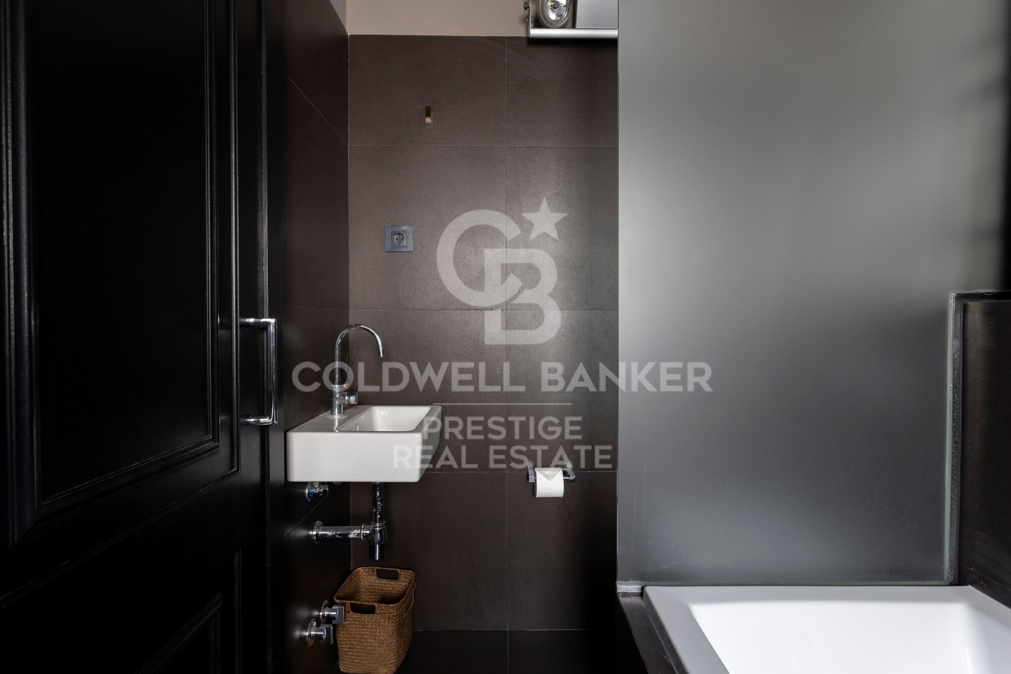 For sale newly refurbished flat in the Born area