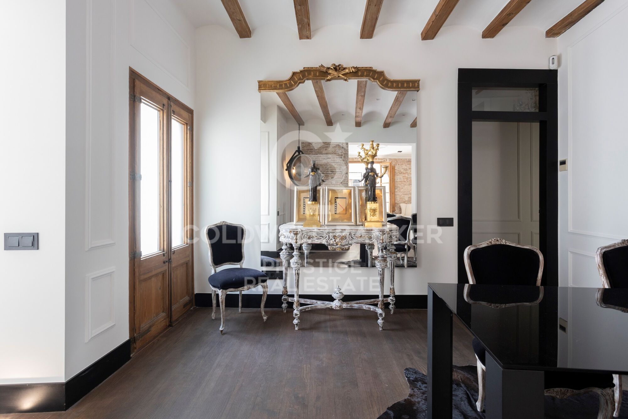 A vendre appartement rénové dans le centre ville de Barcelone.