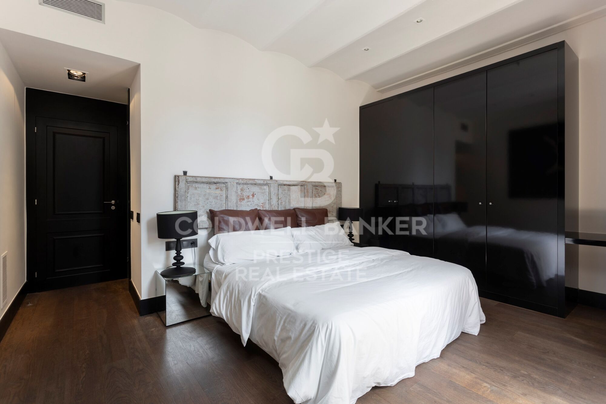 For sale newly refurbished flat in the Born area