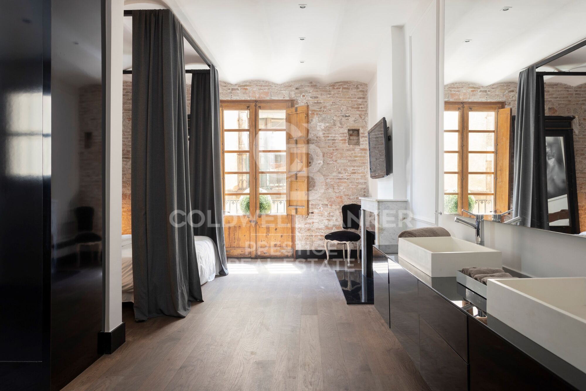 A vendre appartement rénové dans le centre ville de Barcelone.
