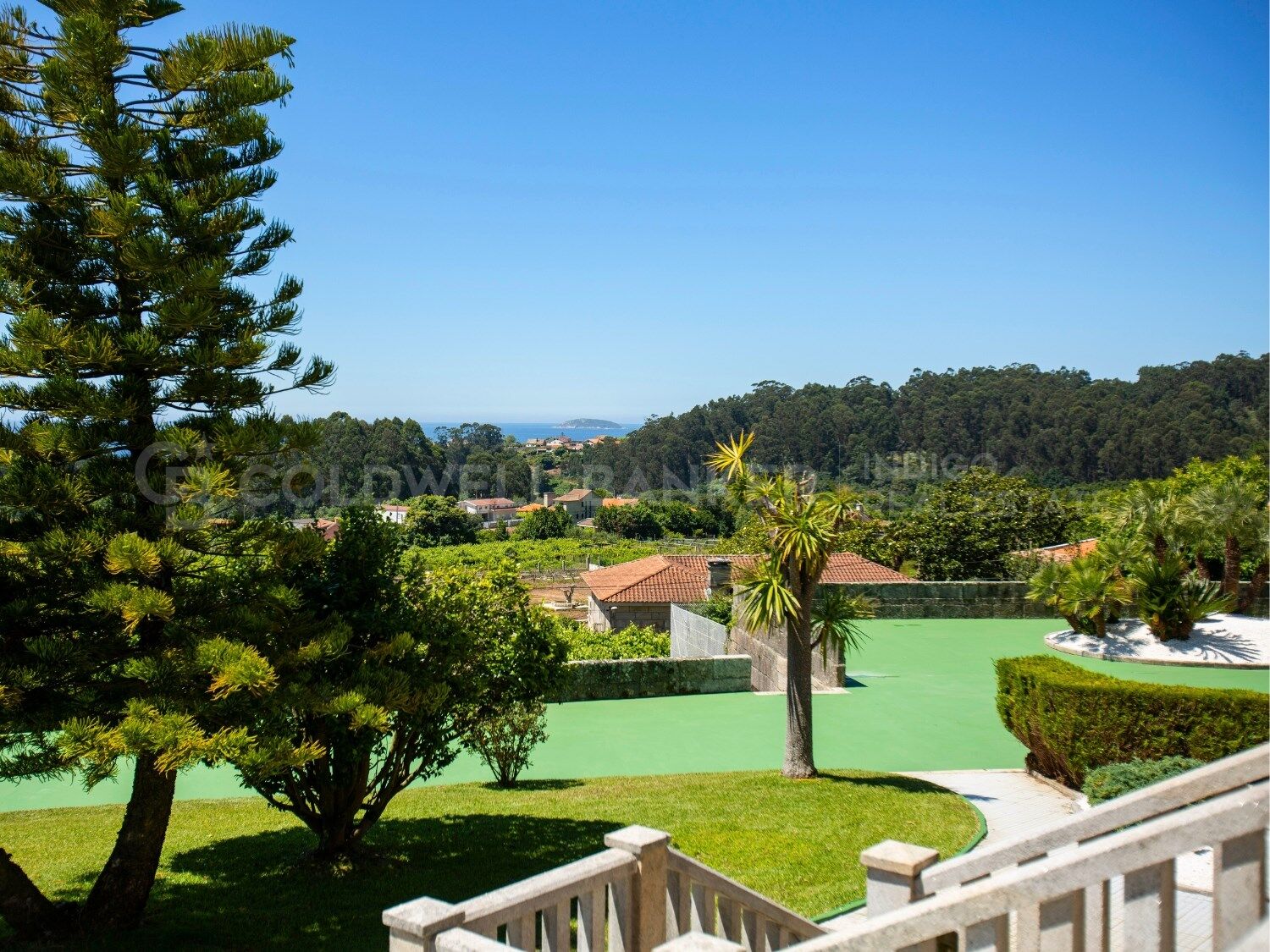Luxusvilla in Sanxenxo, Spanien mit privatem Weinberg