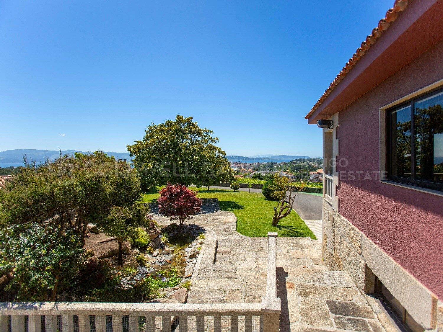 Luxusvilla in Sanxenxo, Spanien mit privatem Weinberg