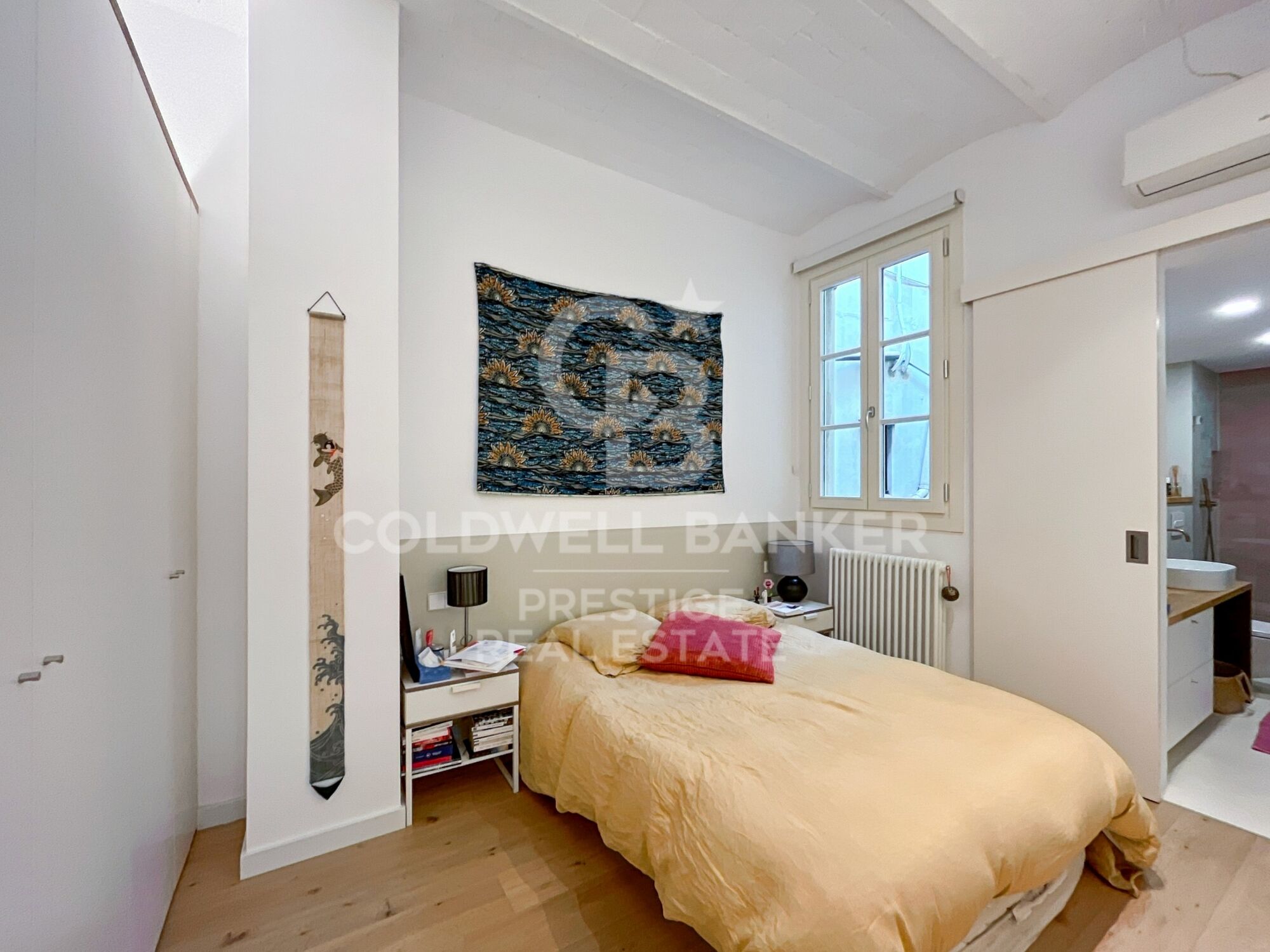 Designer apartment in a Modernist building in the Quadrat d'Or