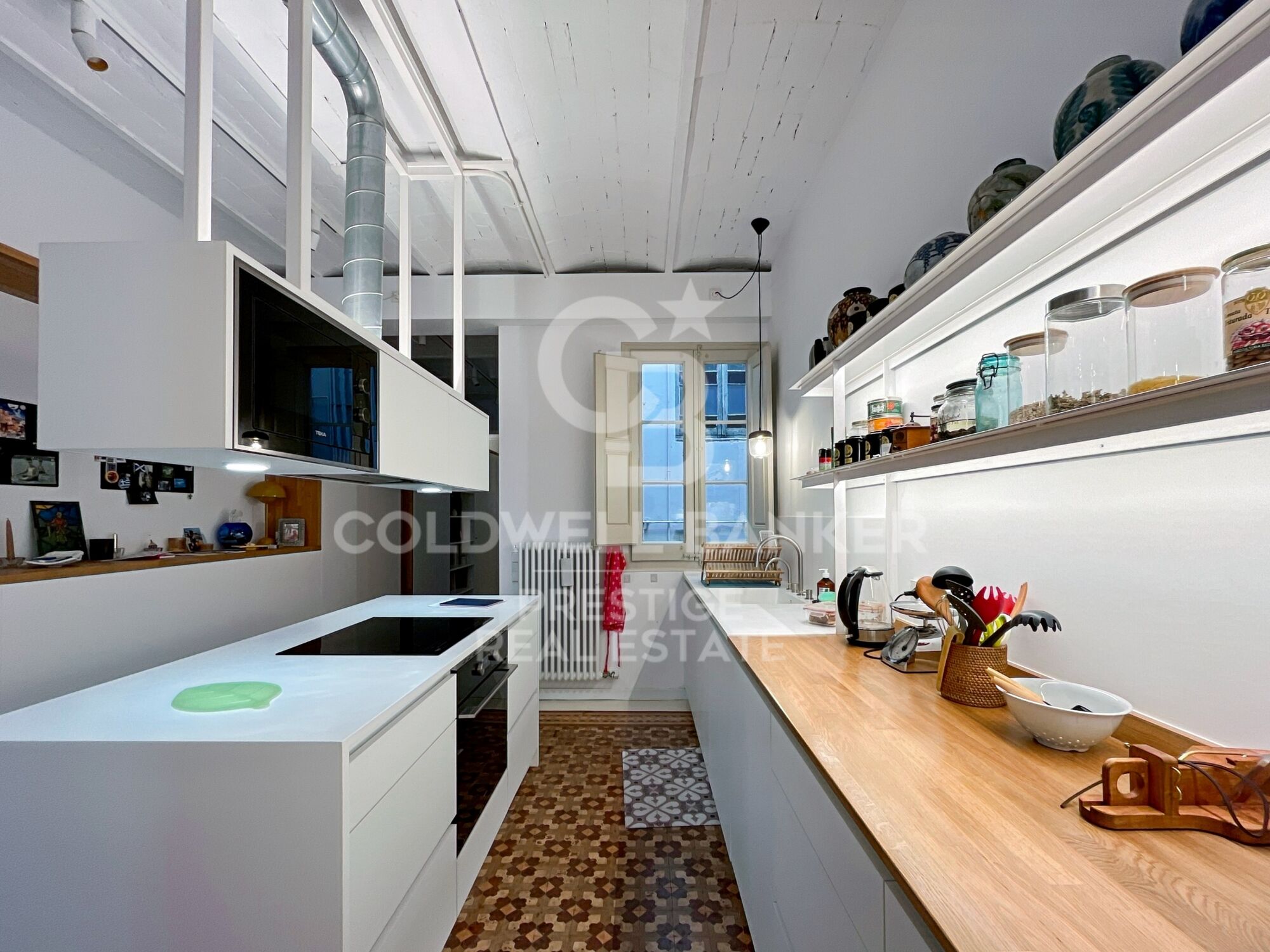 Designer apartment in a Modernist building in the Quadrat d'Or