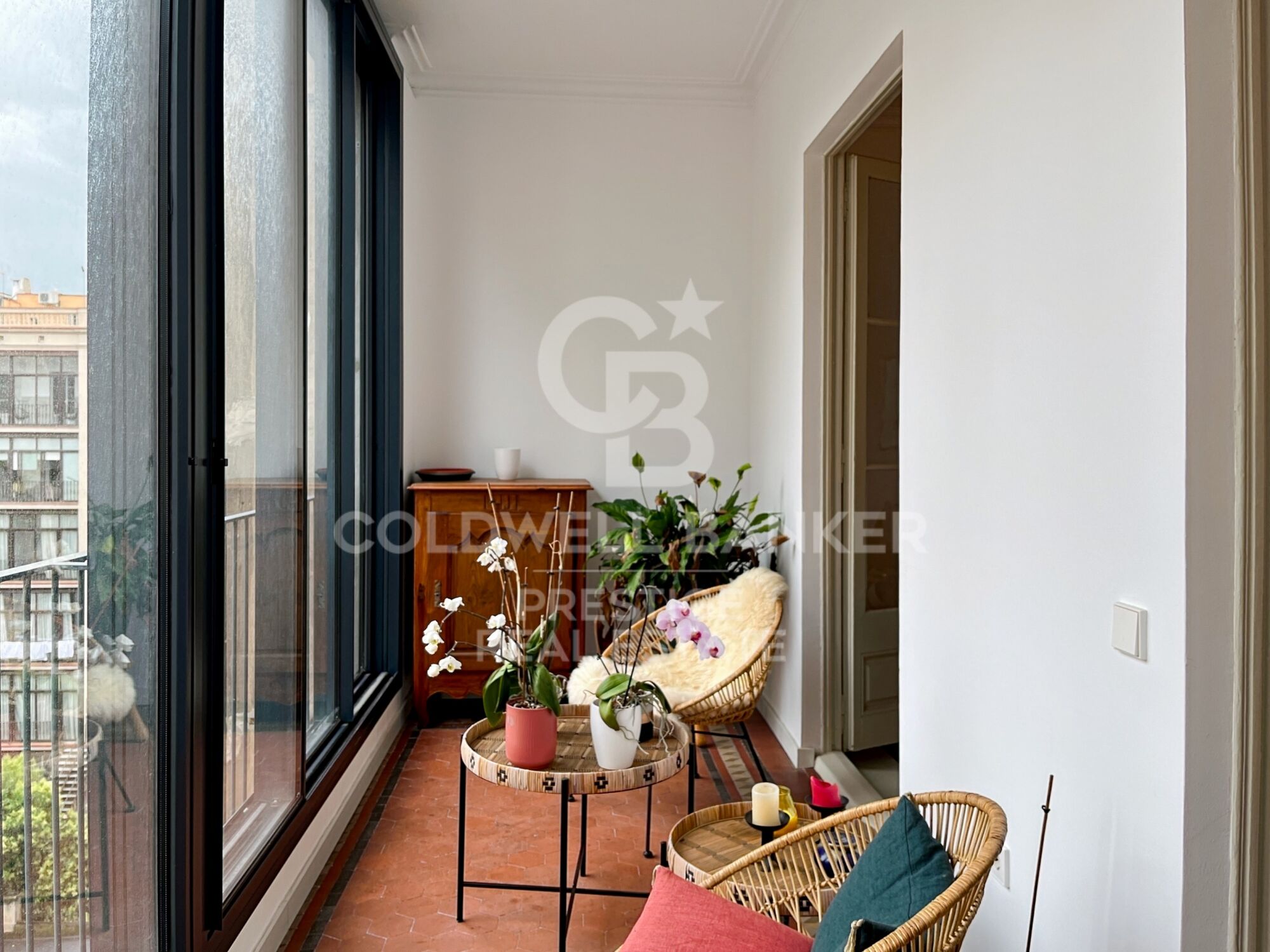 Designer apartment in a Modernist building in the Quadrat d'Or